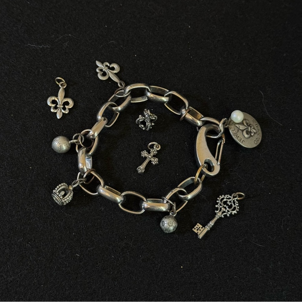 Jewel Kade Silver Charm Bracelet with Key and Fleur-de-Lis
